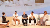 زينة عبدالباقي تدير جلسة المستقبل يتحدث العربية