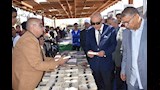 محافظ الأقصر يفتتح الدورة الخامسة لمعرض الكتاب بمكتبة مصر العامة (12)