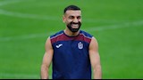 بابتسامة لافتة.. محمد صلاح يستعد لقمة بشكتاش بـ 3 صور جديدة