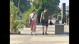 سائح وزوجته على كورنيش أسوان_7