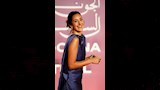 اعتمدت  أمينة تصفيفة الشعر المرفوعة لأعلى