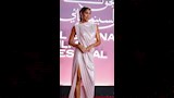 اختارت إنجي تسريحة الشعر المرفوعة