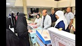 محافظ أسيوط يسلم مفروشات ومستلزمات أساسية لـ10 فتيات مقبلات على الزواج  (8)