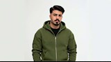 "نلبس إيه؟".. خبير الموضة مرتضى محمد يكشف أسرار تنسيق الملابس مع تقلبات الجو