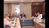 المحافظ يترأس الاجتماع 