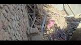 شهود عيان يروون لحظات انهيار منزل ومصرع عروس وشقيقتيها بأسيوط (5)