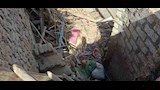 شهود عيان يروون لحظات انهيار منزل ومصرع عروس وشقيقتيها بأسيوط (9)