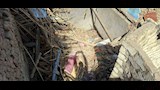 شهود عيان يروون لحظات انهيار منزل ومصرع عروس وشقيقتيها بأسيوط (7)