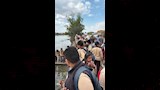 تلاميذ يعبرون بحر حادوس بـفلوكة للوصول لمدرستهم في الدقهلية (4)