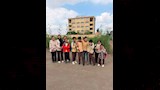 تلاميذ يعبرون بحر حادوس بـفلوكة للوصول لمدرستهم في الدقهلية (16)