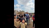 تلاميذ يعبرون بحر حادوس بـفلوكة للوصول لمدرستهم في الدقهلية (13)