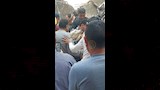 لحظة استخراج كلب حيًا بعد 16 ساعة تحت أنقاض عقار الإسكندرية (6)