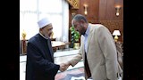 شيخ الأزهر يستقبل أسر ضحايا ومصاب حادث معهد دنوشر بالغربية  (2)