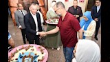 محافظ أسوان يستقبل السياح بمطار ابو سمبل