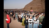 إقبال كبير على مشاهدة ظاهرة تعامد الشمس_9