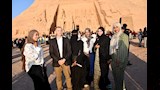 7 آلاف سائح يتابعون تعامد الشمس على وجه الملك رمسيس الثاني بمعبد أبو سمبل (4)_4