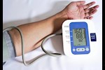 الضغط بعد سن الأربعين- 6 عادات صباحية تجنبها لضبطه     