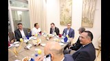 سفير كندا يوثق زيارته لآثار تونا الجبل بالمنيا بصور تذكارية - صور