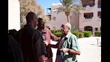 التقط فريق العمل صورا مع المخرج يسري نصرالله واحمد مجدي (4)