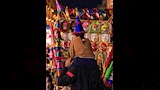 اب يحمل ابنته في مولد السيد البدوي