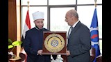 محافظ السويس يكرم وزير الأوقاف ومفتي الجمهورية تقديرًا لجهودهما الدعوية (1)