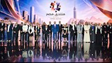 الرئيس السيسي مع النوابغ في ختام منتدى مصر (1)