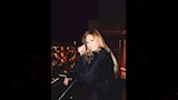 بالأسود يسرا تخطف الأنظار