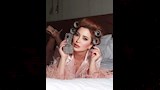 نسرين بقميص ساتان وردي (2)