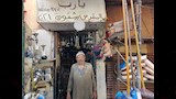 "المقدس شنودة" يحول المخلفات في أسوان لـ تحف ولعب أطفال بـ 5 جنيهات -فيديو وصور 