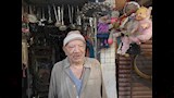عم شنوده أمام دكانه