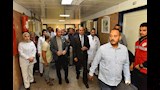 محافظ أسيوط يزور مصابي حادث لاعبي المشروع القومي للموهبة والبطل الأولمبي بمستشفى الشرطة (11)