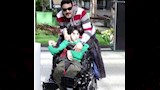 مجدي كامل مع نجله من ذوي المم