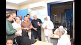 محافظ أسوان يتفقد القافلة الطبية المجانية لمجلس الوزراء (8)