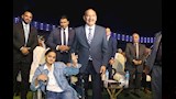 محافظ السيوس يلتقط الصور التذكارية 
