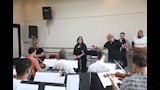 يسرا والفرقة الموسيقية بالبروفات