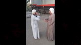مواطنين مستاءين من تصرف المزارع