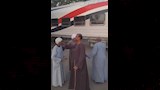 سائق قطار بأسوان يمنع كارثة ويوقف رحلته لعبور مزارع وبقرته (5)