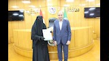 محافظ المنيا يسلّم عقود إشغال محلات أرض المولد لدعم المواطنين (1)