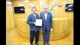 محافظ المنيا يسلّم عقود إشغال محلات أرض المولد لدعم المواطنين (4)