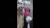 جولة مفاجئة لمحافظ الدقهلية بزي كاجوال في منفذ المنصورة (3)