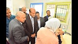محافظ أسيوط يتفقد الوحدة الصحية بالعونة ويتابع انتظام الخدمات الطبية (5)_5