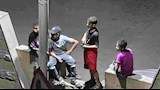 غضب في المنيا عقب تداول فيديو لأطفال يقذفون السيارات بالحجارة أعلى كوبري النيل