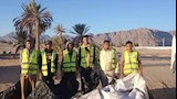 بالصور- حملات مكثفة لإزالة آثار السيول وتنظيف شواطئ نويبع