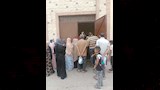 اقبال المواطنين على منافذ بيع السمك بعر مخفض 