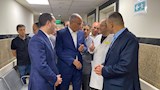 أثناء تواجد المحافظ في المستشفى