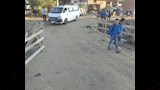 طلاب الصفاصيف يصلون معهدهم عبر الممشى الترابي بدلا من ماسورة الكهرباء (4)