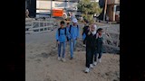 طلاب الصفاصيف يصلون معهدهم عبر الممشى الترابي بدلا من ماسورة الكهرباء (2)