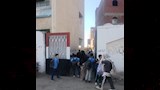 طلاب الصفاصيف يصلون معهدهم عبر الممشى الترابي بدلا من ماسورة الكهرباء (9)
