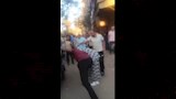 السيدة قضمت أذنه