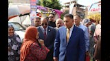 محافظ القليوبية يفتتح معرضًا للسلع الغذائية في الخانكة (1)